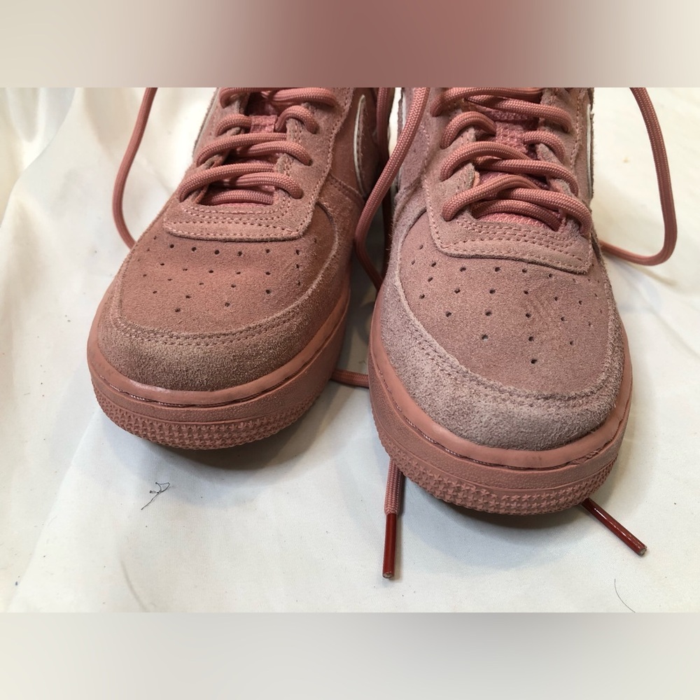 Boys Nike Air Force 1–Size 4Y—Pink Suede - Picture 10 of 12